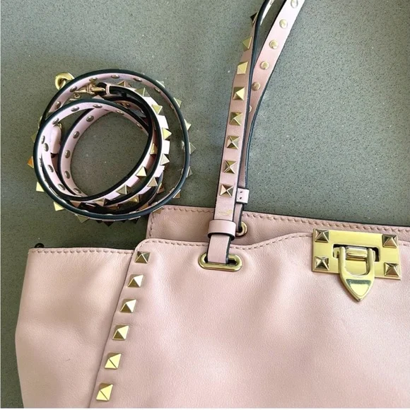 VALENTINO GARAVANI✨Small Grain Calfskin Leather Rockstud Bag✨FLAWLESS✨Light Pink - Picture 3 of 8